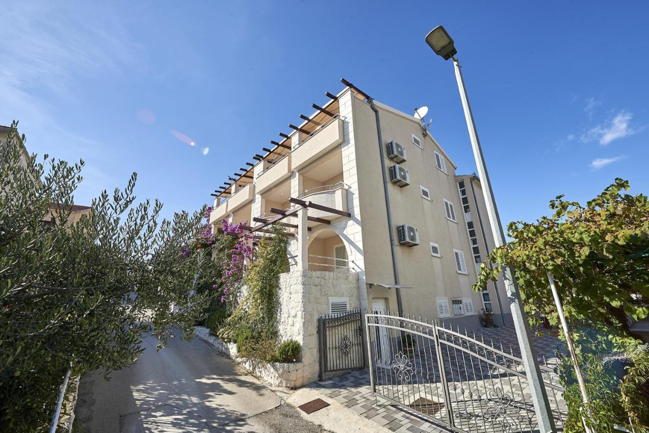 Apartments With A Parking Space Mavarstica, Ciovo - 17803 Trogir Buitenkant foto