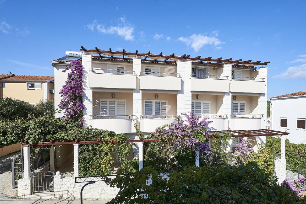 Apartments With A Parking Space Mavarstica, Ciovo - 17803 Trogir Buitenkant foto