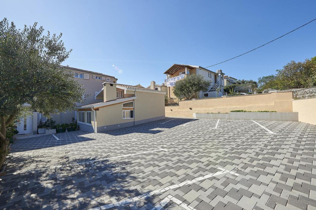 Apartments With A Parking Space Mavarstica, Ciovo - 17803 Trogir Buitenkant foto