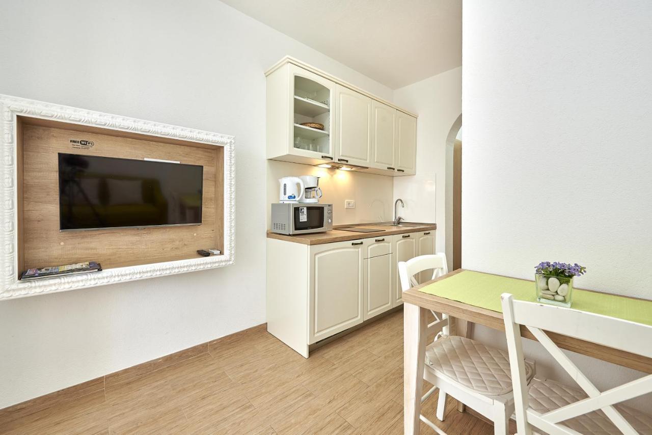 Apartments With A Parking Space Mavarstica, Ciovo - 17803 Trogir Buitenkant foto