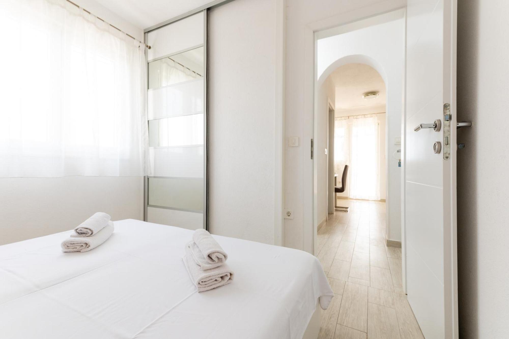Apartments With A Parking Space Mavarstica, Ciovo - 17803 Trogir Kamer foto